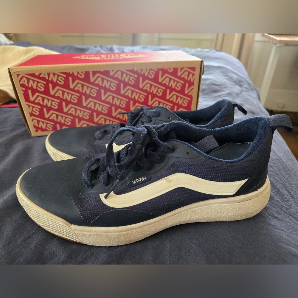 Vans Ultrarange Navy & White Low-Top Sneakers